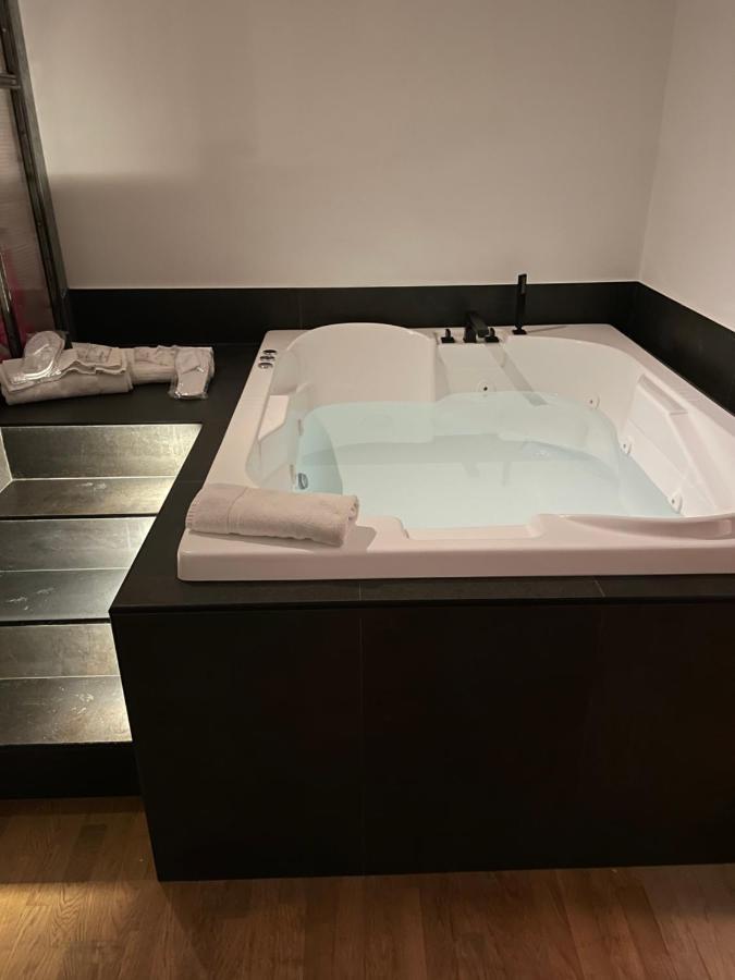 Royalroom2.0-Relaxing Spa & Luxury Apartments Ostia Buitenkant foto